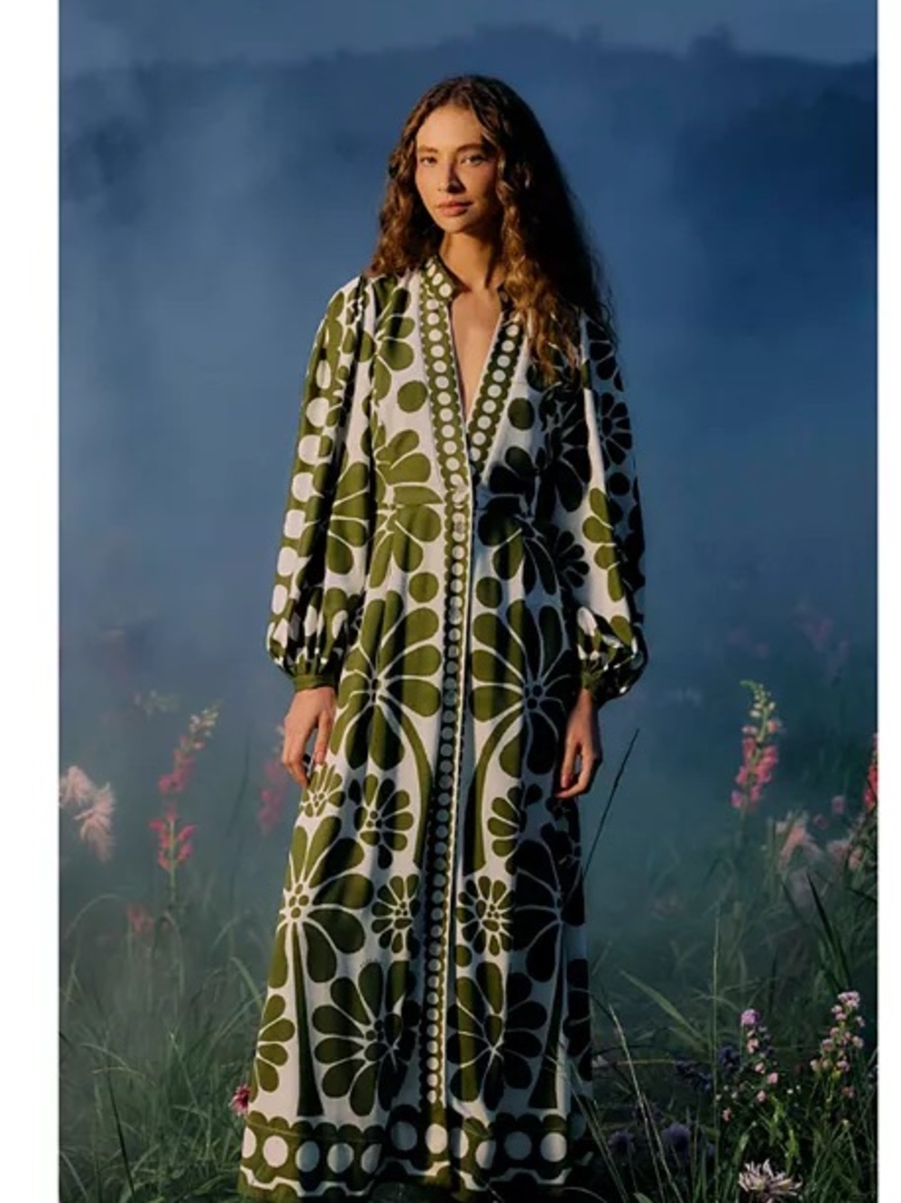 FARM RIO
Buttoned Puff Sleeve Maxi Dress - Palermo
Green - Picture 4 of 14